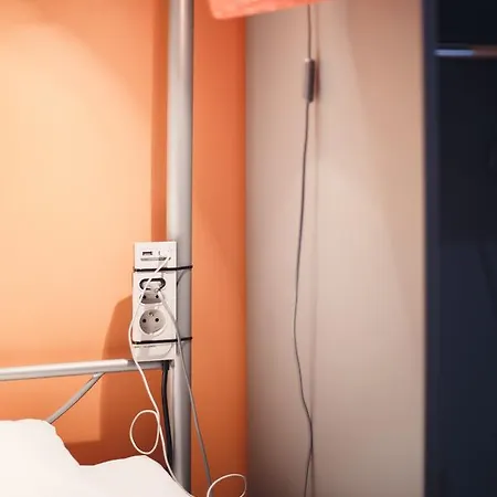 Lazemaze Хостел *