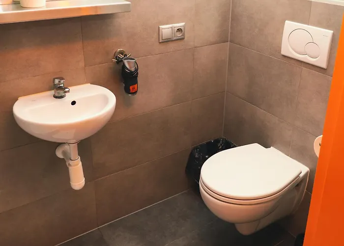 بيت شباب Lazemaze *