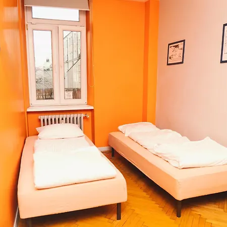 Lazemaze Хостел *